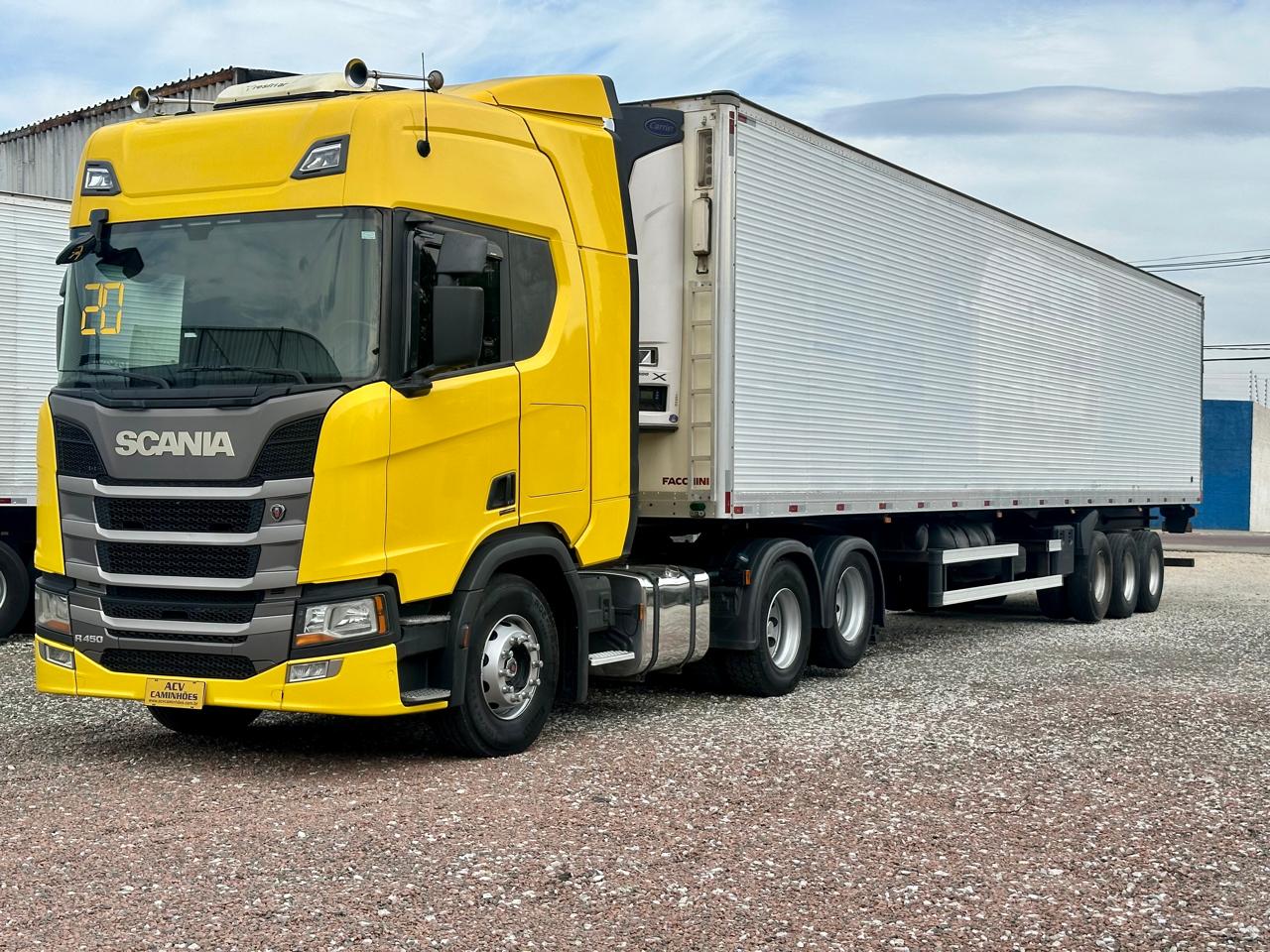 SCANIA R450 A6x2 2020+CARRETA BAÚ REFRIGERADO 2020