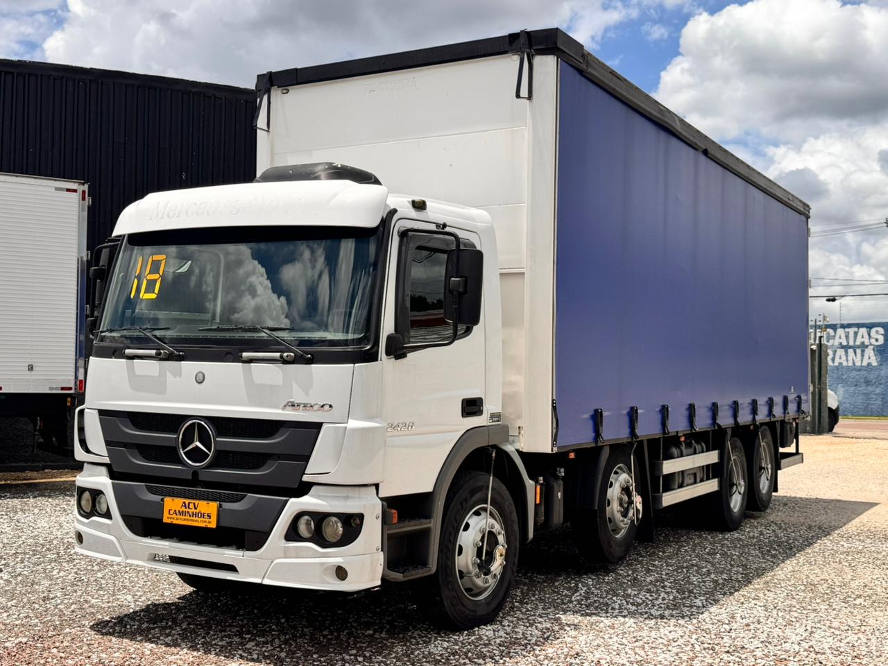 MB ATEGO 2426 2018 4º EIXO BAU SIDER 8,50 MTS